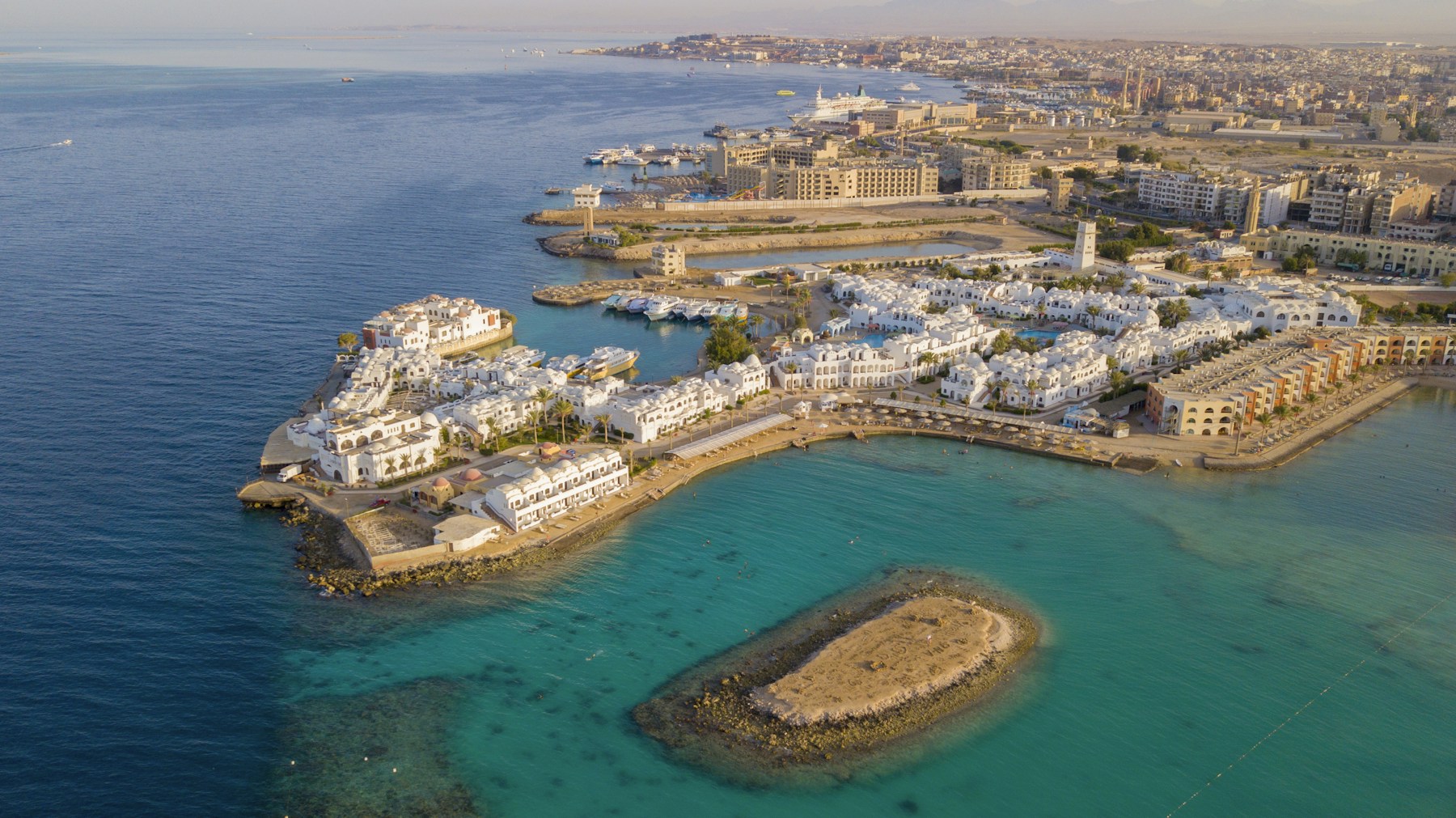 Turquoise Red Sea water around Hurghada’s sunlit shoreline
